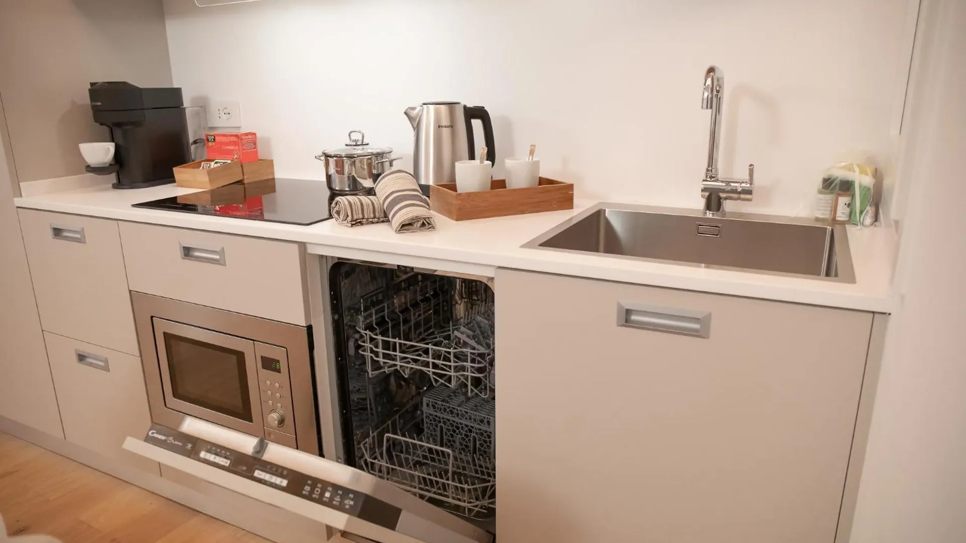 Stylish Grey Apartment - 5 Minutes From The Lake Como