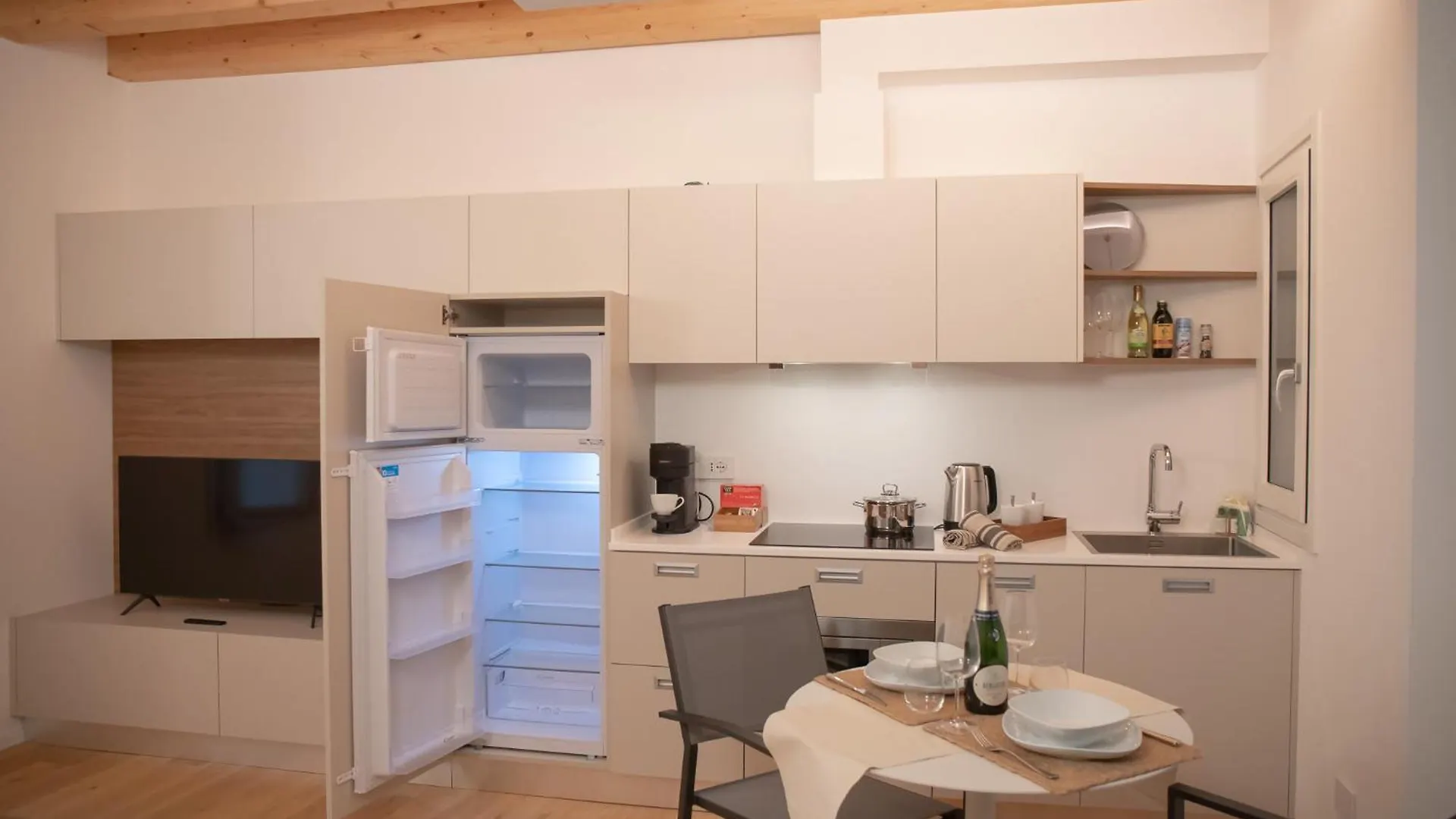 Stylish Grey Apartment - 5 Minutes From The Lake Como Itálie