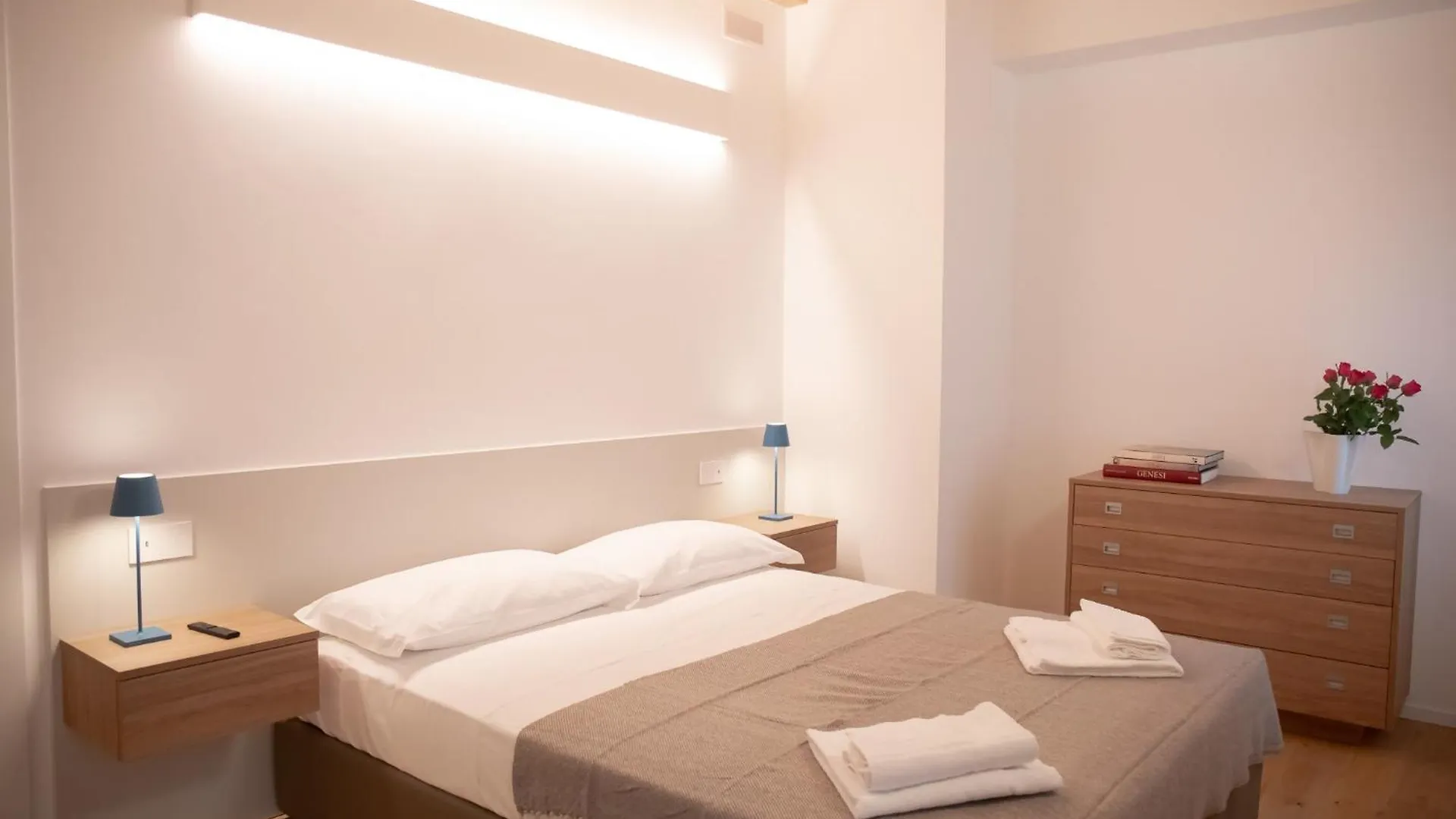 Stylish Grey Apartment - 5 Minutes From The Lake Como Olaszország