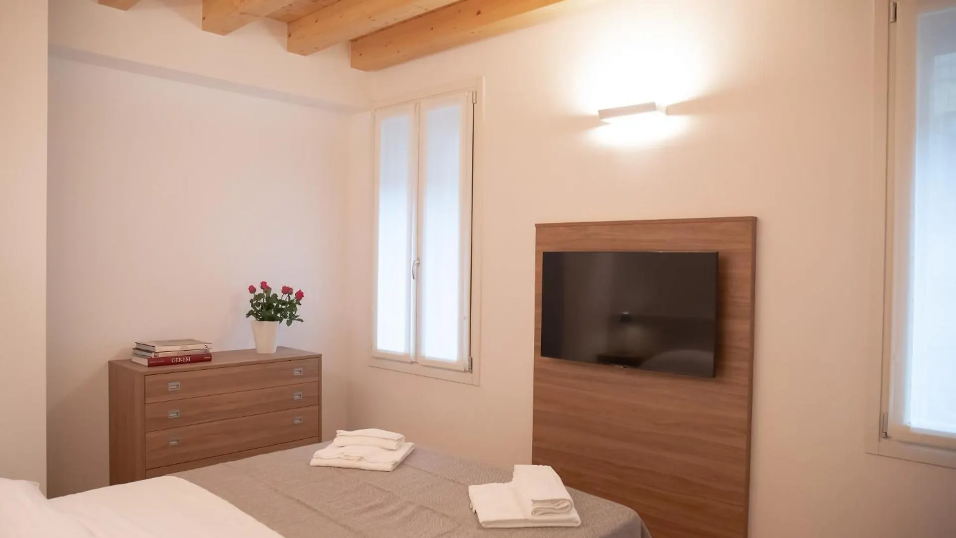 Stylish Grey Apartment - 5 Minutes From The Lake Como Itálie