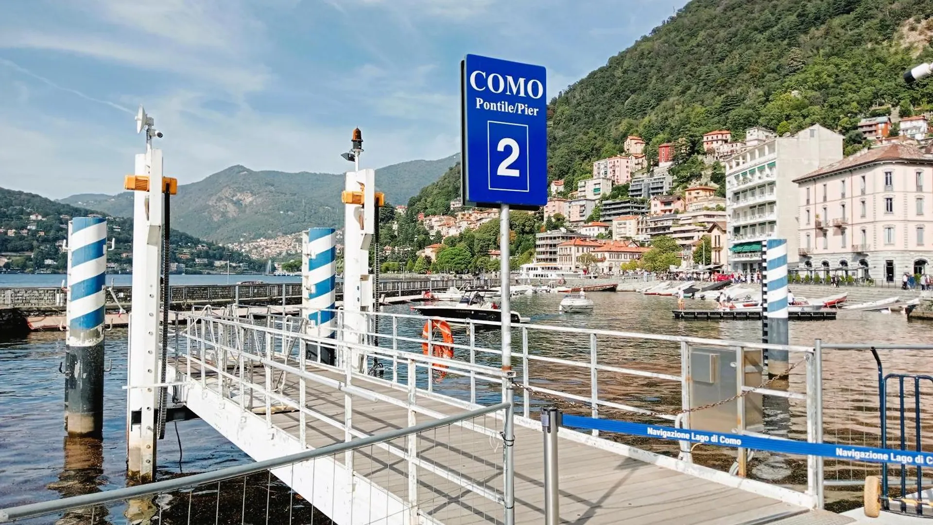 Stylish Grey Apartment - 5 Minutes From The Lake Como